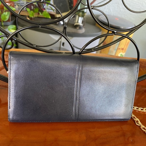 Givency Beautiful Leather Wallet with Box,Dustbag and paperwork - Picture 3 of 16